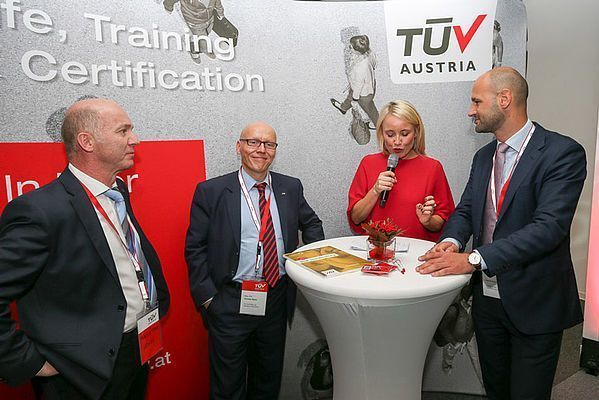 Am 12. Oktober 2017 eröffnete die TÜV AUSTRIA Group das neue Kompetenzzentrum in Oberösterreich. 200 Gäste aus Wirtschaft, Wissenschaft und Forschung folgten der Einladung.