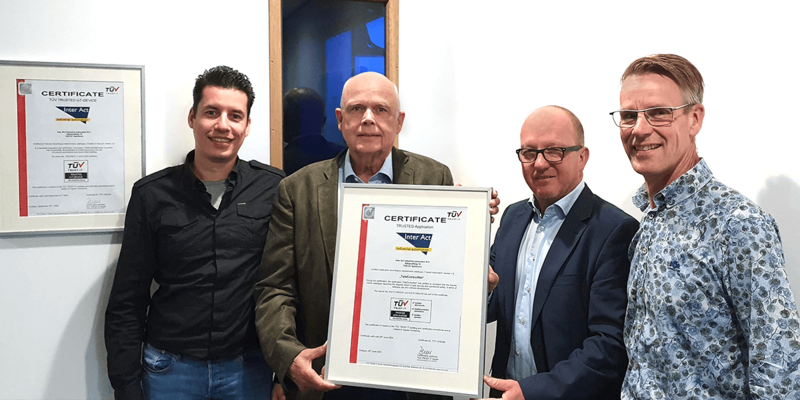 After a comprehensive audit by the TÜV TRUST IT GmbH, TÜV AUSTRIA Group, the application "TeleControlNet" receives its second certification: Jos Nijhof, GM Inter Act B.V. (center l.), Stefan Möller (center r.)