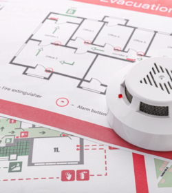 Smoke detectors on evacuation plans (C) Shutterstock, Pixel Shot
