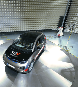 P1280574_TUV_AUSTRIA_EMV_Absorber_Halle_Anechoic_Chamber_500px