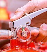 csm_E-Learning_Brandschutz_Feuerloescher_AdobeStock_210408074_Tascha_-_stock.adobe_.com_e21ca0c81f-1.jpeg