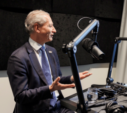 diepresse-tuv-austria-podcast-nachgefragt-viertel-vor-haas-560x500px-roland-rudolph-041_8805