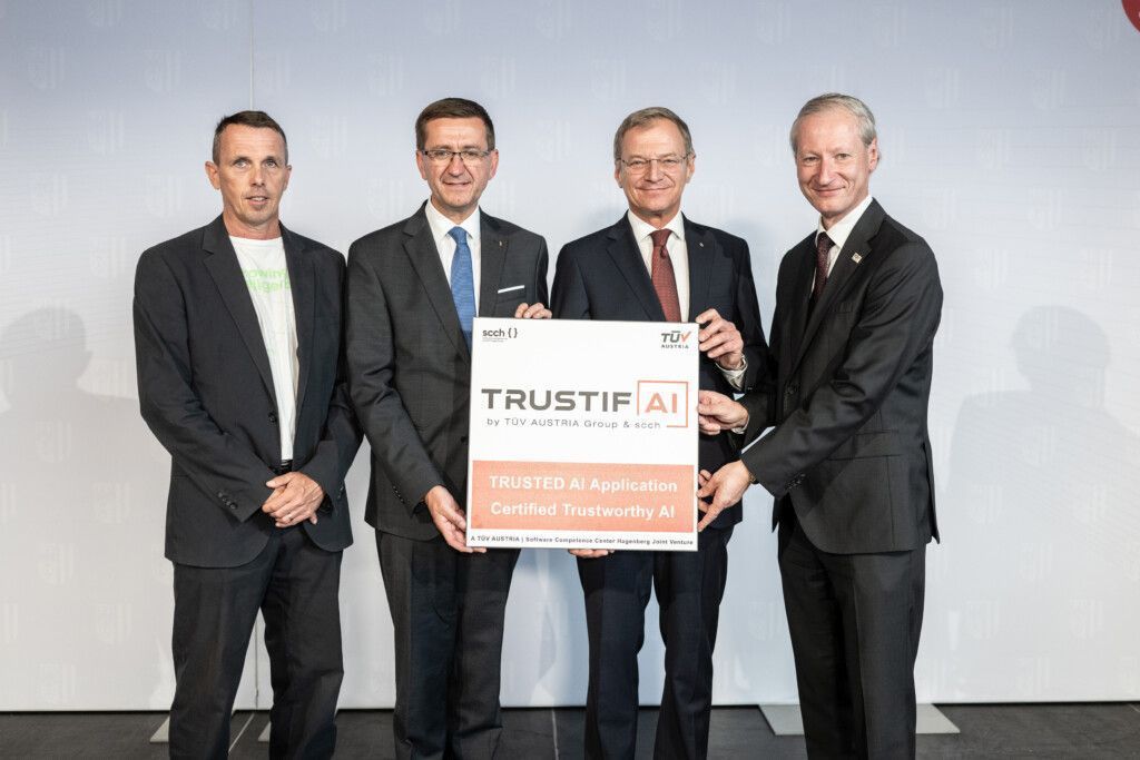 v.l.: Dipl.-Umweltwiss. Mag. Markus Manz (CEO Software Competence Center Hagenberg (SCCH)), Wirtschafts- und Forschungs-Landesrat Markus Achleitner, Landeshauptmann Mag. Thomas Stelzer und  DI Dr. Stefan Haas (CEO TÜV AUSTRIA) (c) Land OÖ/Peter Mayr