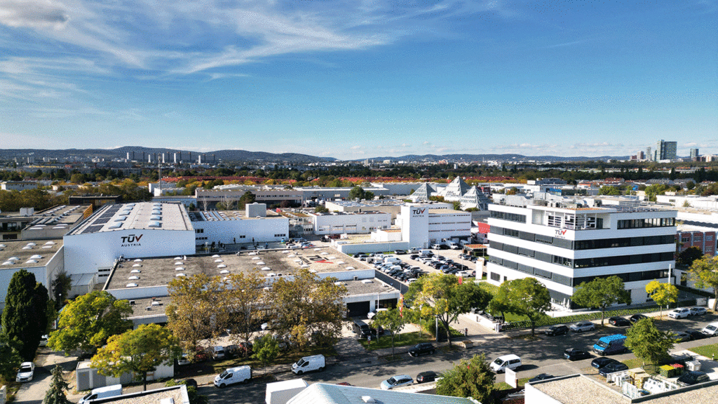 Im TÜV AUSTRIA Technology & Innovation Center findet sich Europas umfassendste Testing Center für E-Fahrzeuge. (C) TÜV AUSTRIA