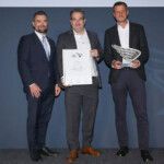 ALC Wien Sieger Mittelbetriebe: Next Layer Telekommunikations- dienstleistungs- und Beratungs GmbH - (v. l.) TÜV-Austria-Geschäftsführer Günter Göttlich mit Next Layer Sales Director Peter Heinrich und Geschäftsführer Georg Chytil. (c) Guenther Peroutka | Die Presse