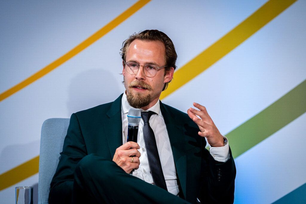 Dr.-Ing. Christian Geiss, Gründer und Geschäftsführer der clockworkX GmbH – einer Tochter der TÜV AUSTRIA Group – präsentiert bei der CADFEM am 4. November 2025 in Salzburg „Cyber Resilience Act LIVE“.