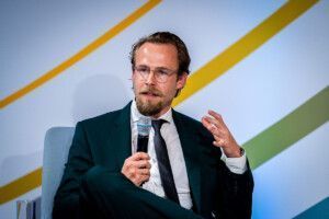 Dr.-Ing. Christian Geiss, Gründer und Geschäftsführer der clockworkX GmbH – einer Tochter der TÜV AUSTRIA Group – präsentiert bei der CADFEM am 4. November 2025 in Salzburg „Cyber Resilience Act LIVE“.