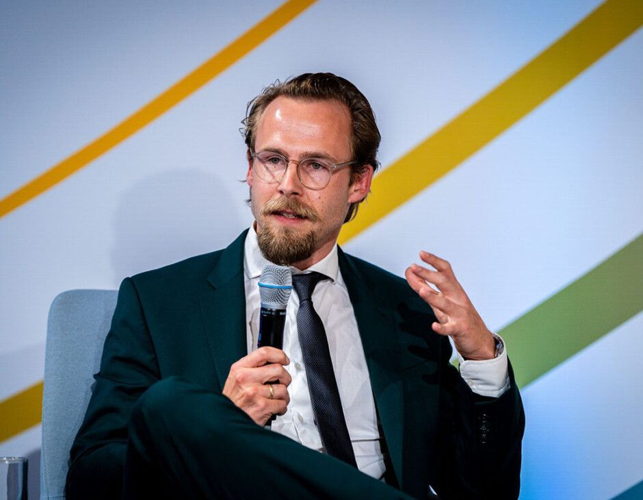 Dr.-Ing. Christian Geiss, Gründer und Geschäftsführer der clockworkX GmbH – einer Tochter der TÜV AUSTRIA Group – präsentiert bei der CADFEM am 4. November 2025 in Salzburg „Cyber Resilience Act LIVE“.